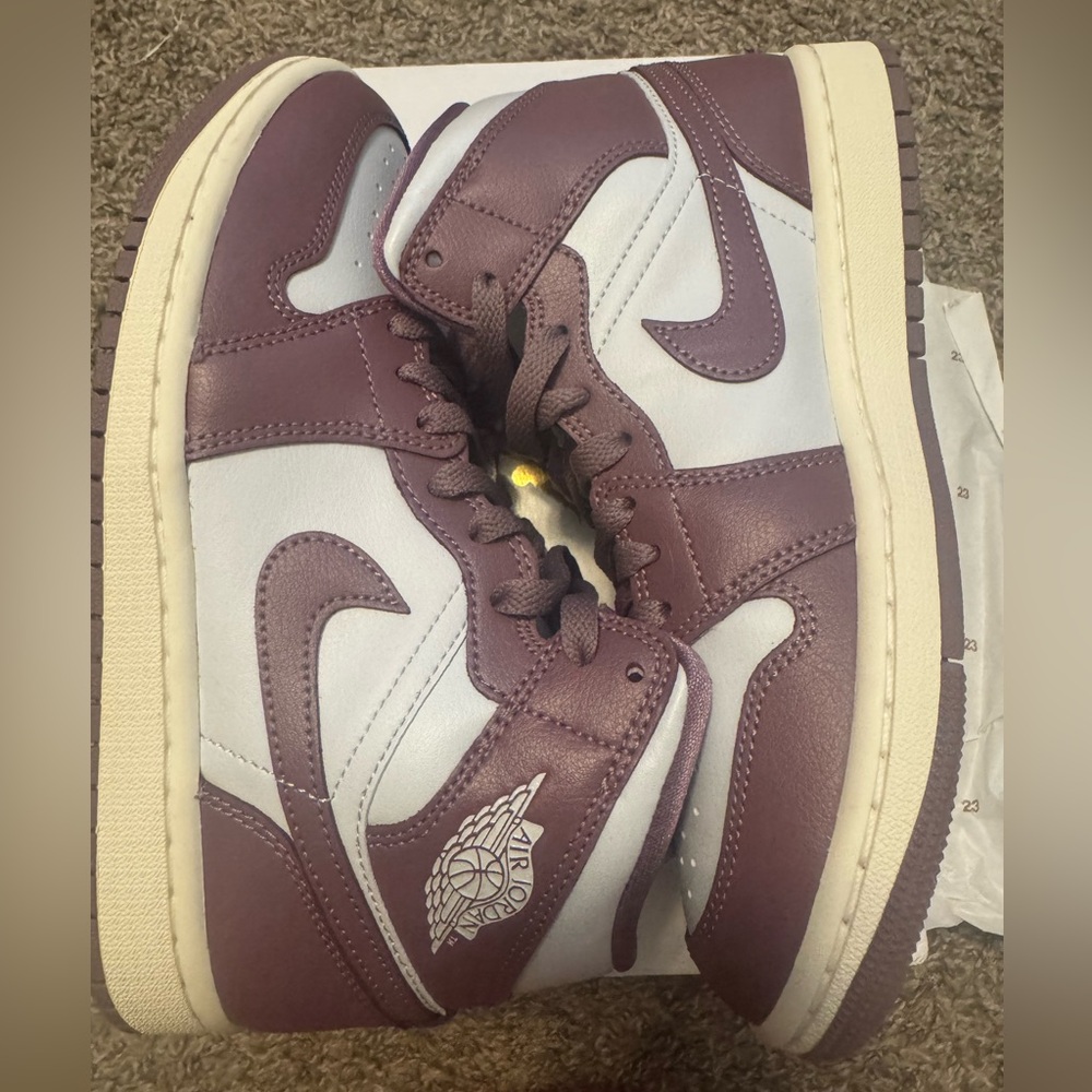 Women’s Air Jordan 1 Mid